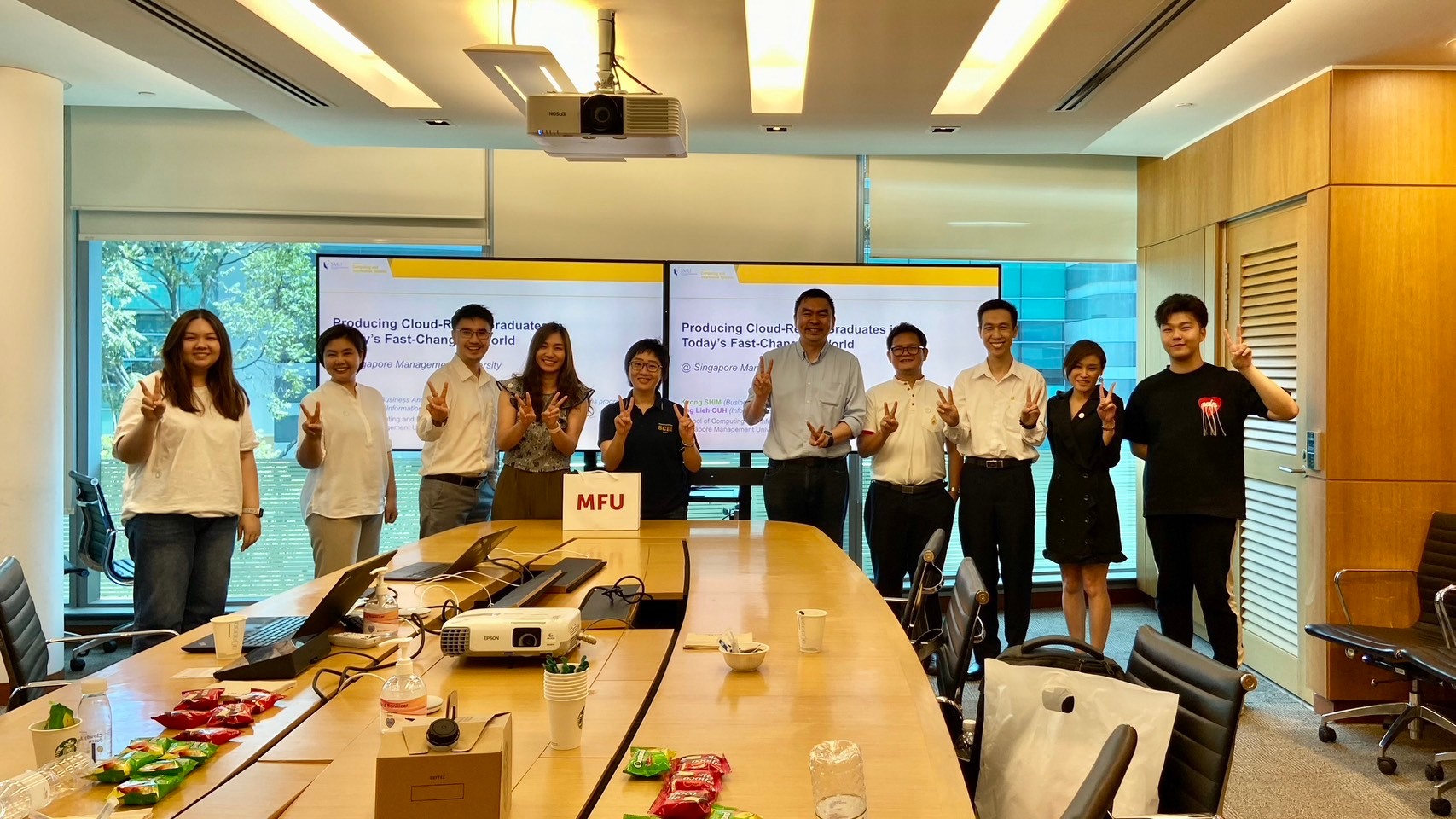 ผู้บริหารและอาจารย์ประจำสำนักวิชาเทคโนโลยีสารสนเทศ เข้าศึกษาดูงานสถาบันอุดมศึกษาชั้นนำของโลก ณ สาธารณรัฐสิงคโปร์