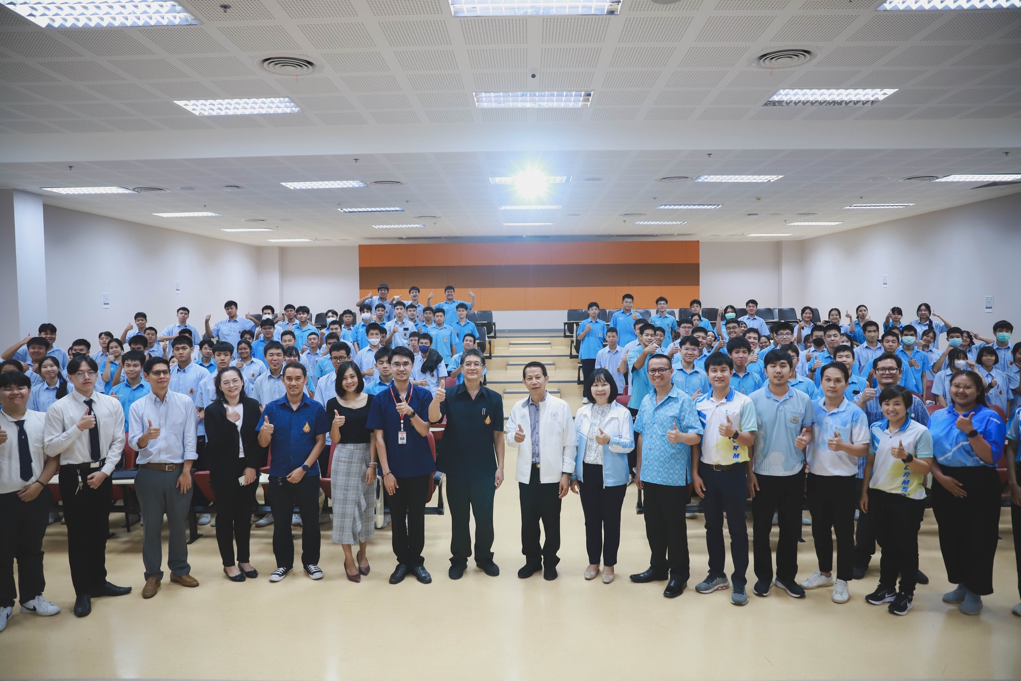 สำนักวิชาเทคโนโลยีสารสนเทศ ร่วมกับ โรงเรียนเทศบาล 6 นครเชียงราย จัดกิจกรรมค่ายเปิดโลกทัศน์วิชาชีพทางด้านวิศวกรรมศาสตร์ และวิทยาศาสตร์ประยุกต์